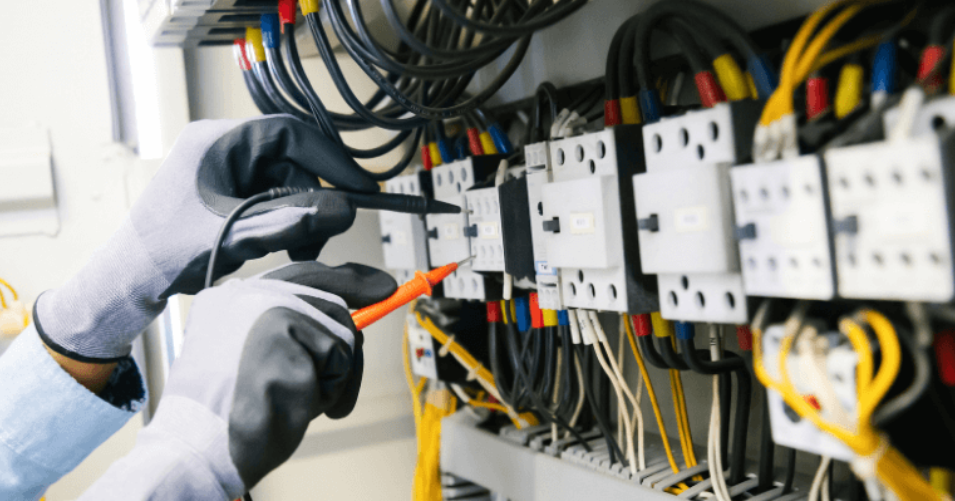 關氏企業形象照 3